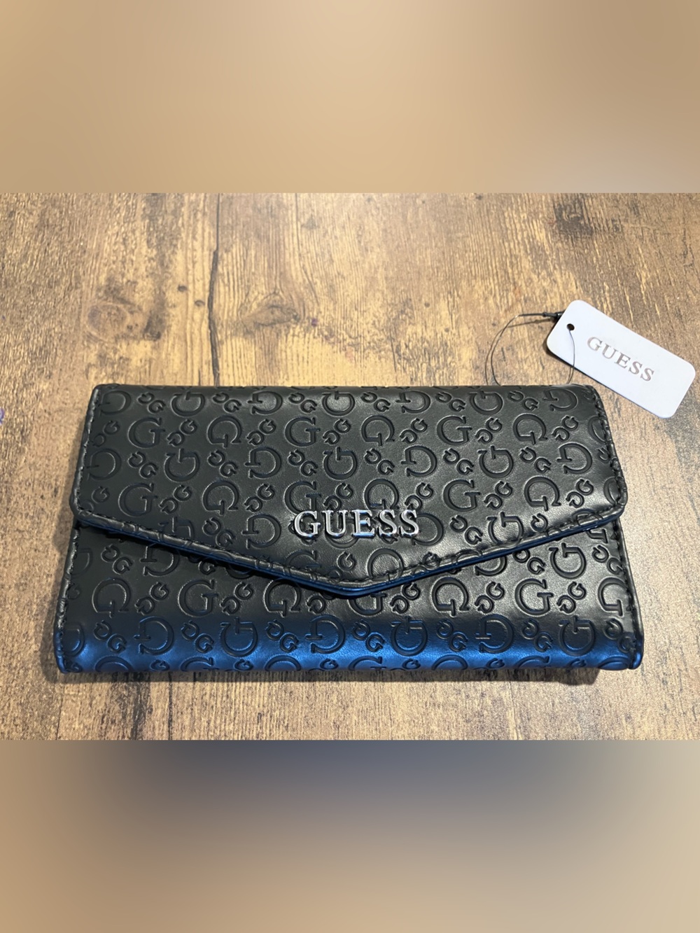 Guess women’s wallet